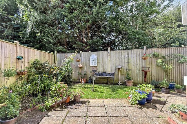 32, The Thatchings, Polegate photo 4