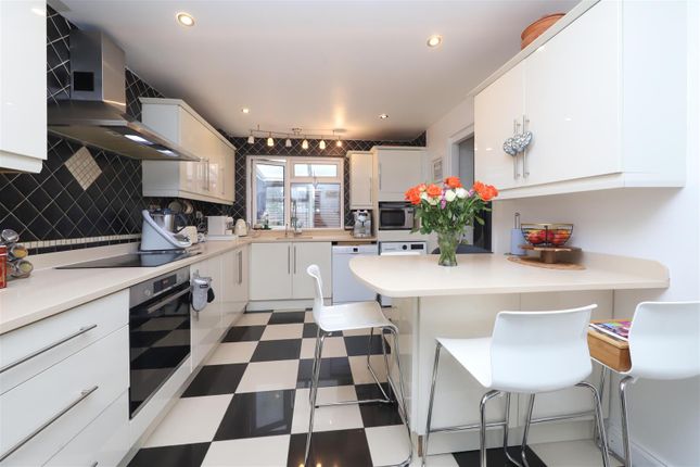 22, Charnwood Road, Hillingdon photo 4