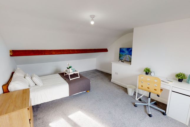 5-bed house on 40, Nottingham, £3,141/mo