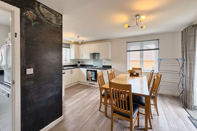 32 Cae Morfa, Neath photo 3
