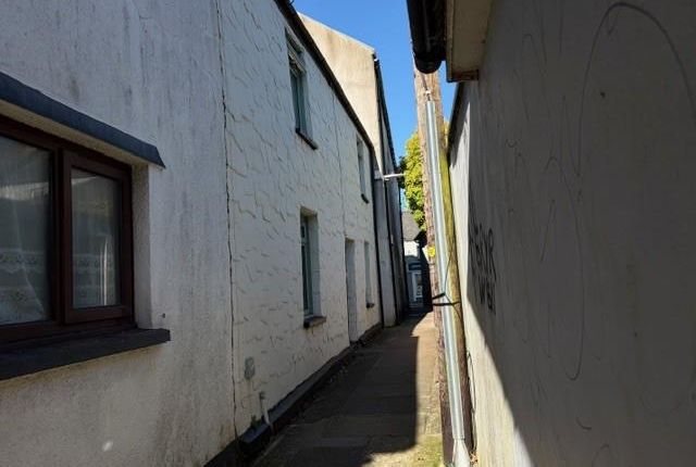 2, Conduit Lane, Carmarthen photo 2