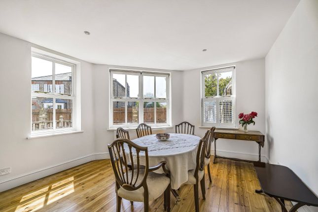 Flat for sale in Adelaide Square, Windsor, Berkshire