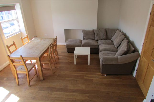 Apartment 4, 26, Albion Street, Hull photo 2