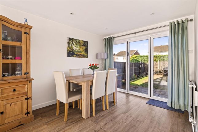 4, Colne Close, Worthing photo 4