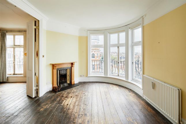 Flat for sale in Lower Richmond Road, Putney
