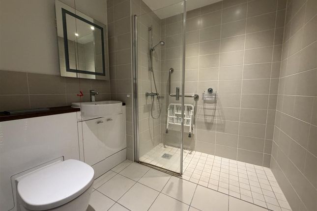 Flat 11, 1, Landmark Place, Moorfield Road, Denham photo 4