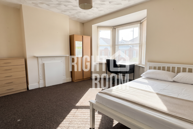11 Highfield Lane, Southampton photo 3