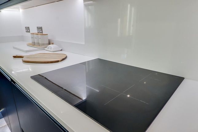 7, Hogarth Way, Rochford photo 4