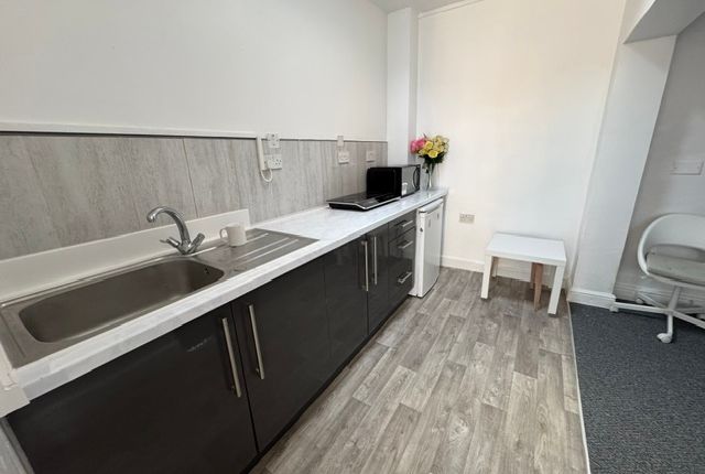 Flat 2, 40, Cecil Road, Hounslow photo 5