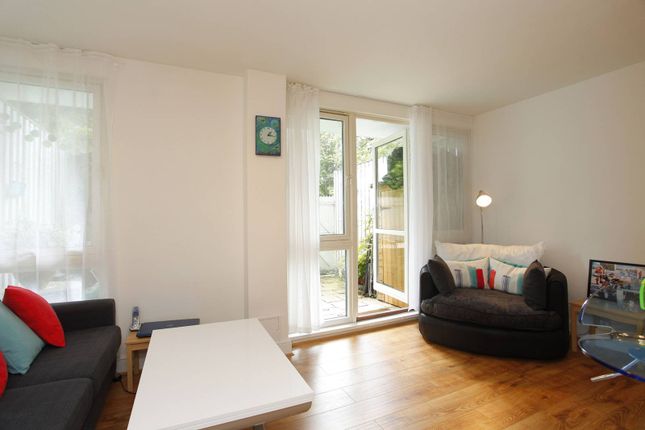 Flat to rent in Warwick Crescent, Little Venice, London
