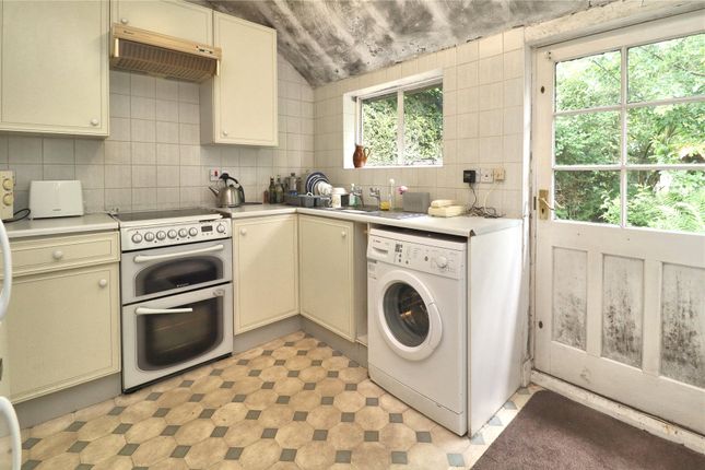 3, Kemishford, Surrey photo 4
