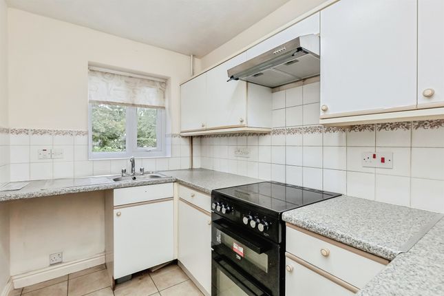 67, Pinewood Avenue, Peterborough photo 4