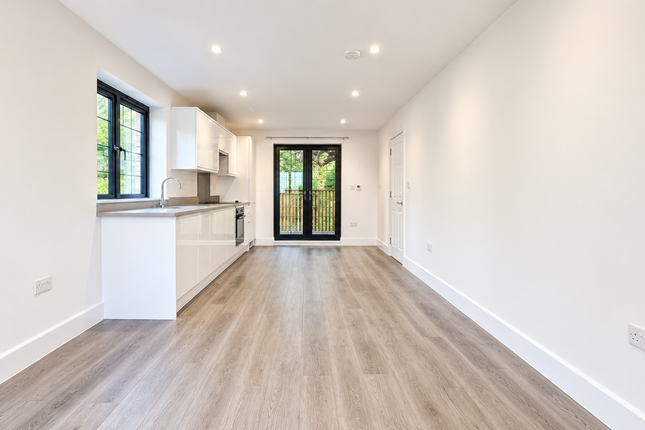 Flat 2, South Croydon photo 2