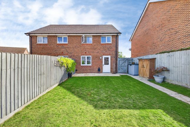 4, Waterfurrows Way, Northampton photo 4