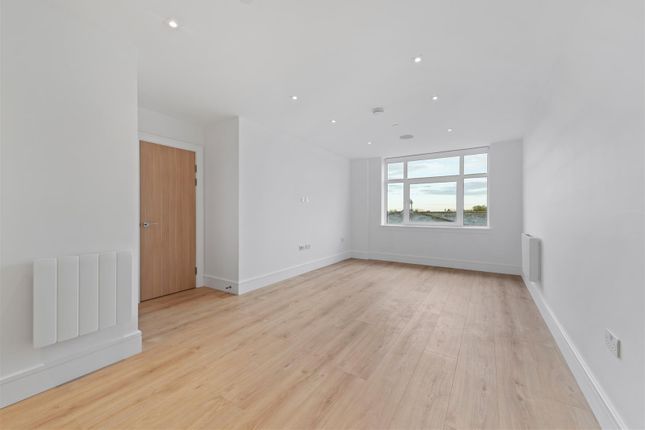 Flat to rent in Pyrcroft Road, Chertsey
