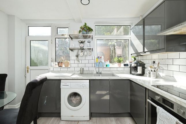 13, Costock Avenue, Nottingham photo 4