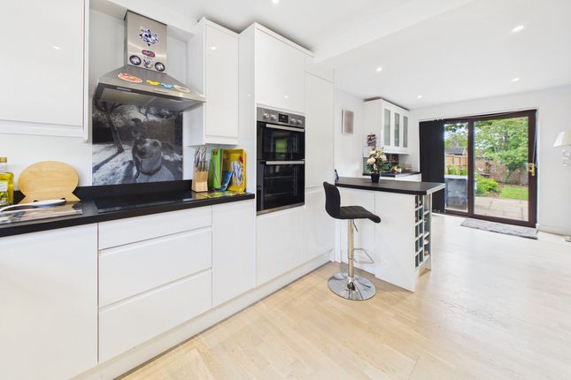 16, Lancaster Drive, Bovingdon photo 4