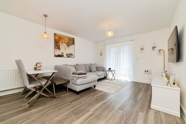 Flat 2, Jersey Court, Milk Churn Way, KNEBWORTH photo 4