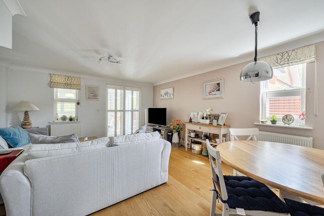 41, Crowhurst Crescent, Pulborough photo 4