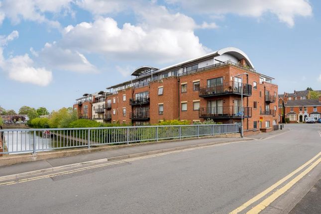 Flat to rent in Bath Road, Worcester