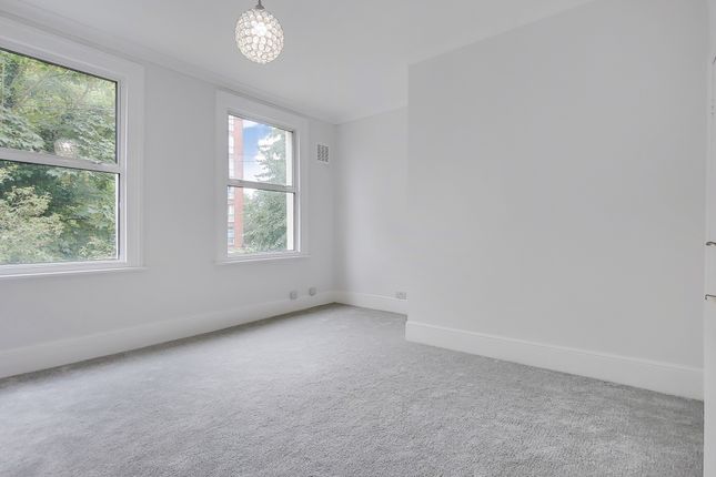 Flat to rent in St. James's Road, Croydon