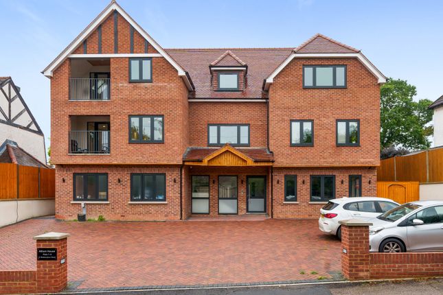 Thumbnail Flat for sale in Riddlesdown Road, Purley