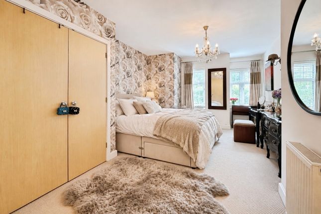 190 Sycamore Road, Farnborough photo 4
