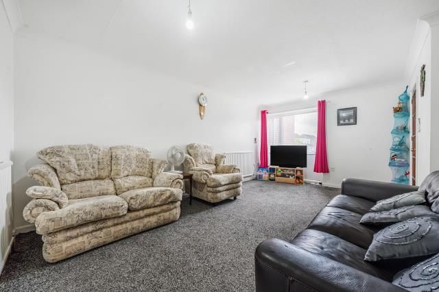 51, Sagecroft Road, Thatcham photo 4