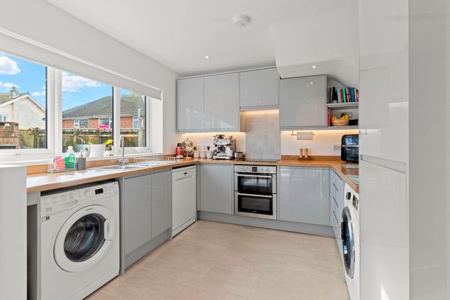 15 Kings Avenue, Newhaven photo 3