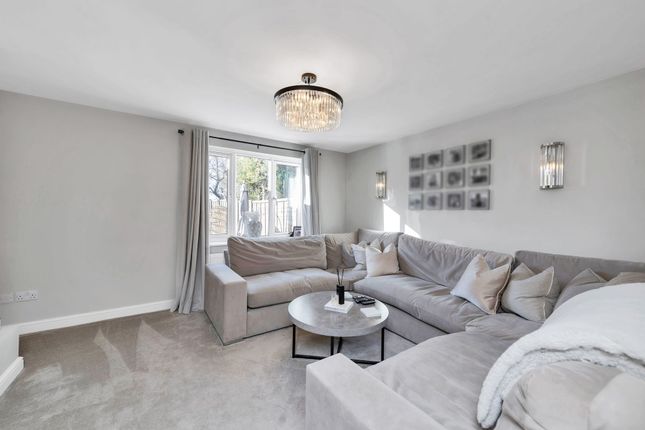 46 Armingford Crescent, Royston photo 3