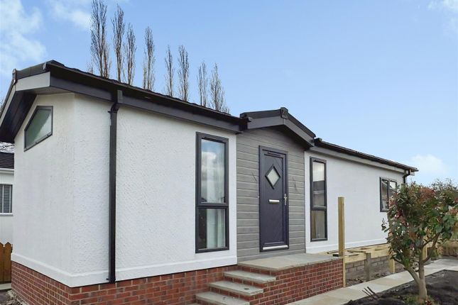 100, Riverdale Park, Staveley photo 2