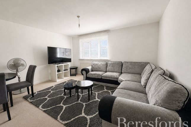 Flat 13, Jenner House, 41, Nightingale Crescent, Romford photo 2