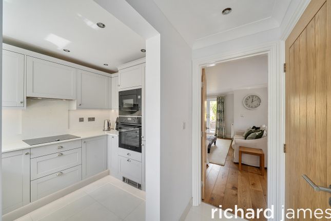 5, Wyld Court, Swindon photo 2