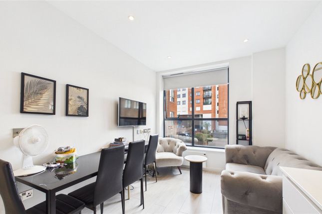 Flat 10, Compass House 207-215,, London Road, Surrey photo 3