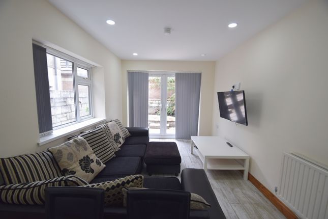 6-bed terraced on Woodville Road, Cardiff, £3,000/mo