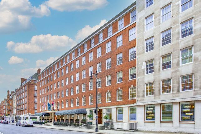 Thumbnail Flat for sale in Grosvenor Square, London