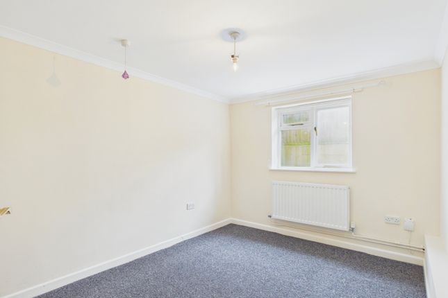 Flat 1, 219 Kingshill Road, Swindon photo 4