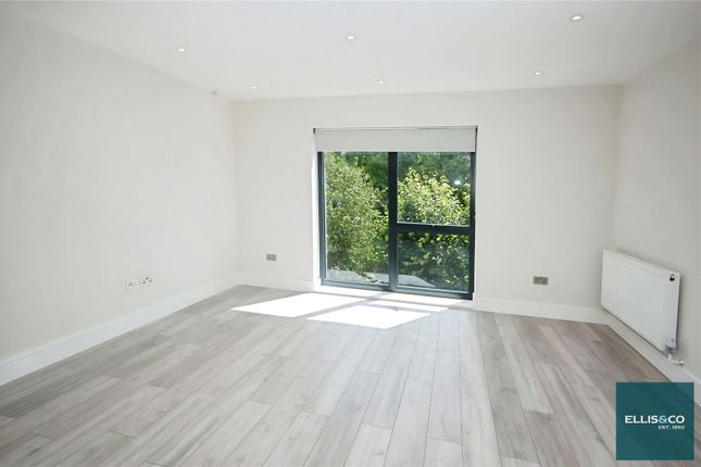 Flat 12, 66, Woodside Park Road, London photo 3
