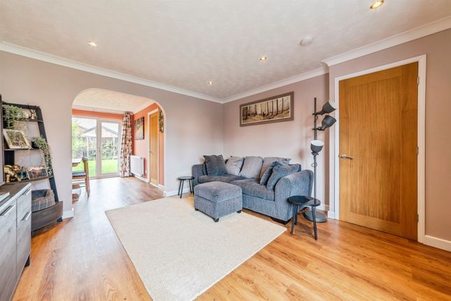 7, Wakefield Close, Grantham photo 3