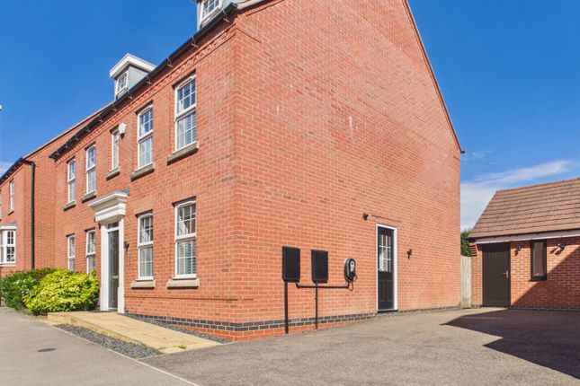 31, Jubilee Way, Hinckley photo 2