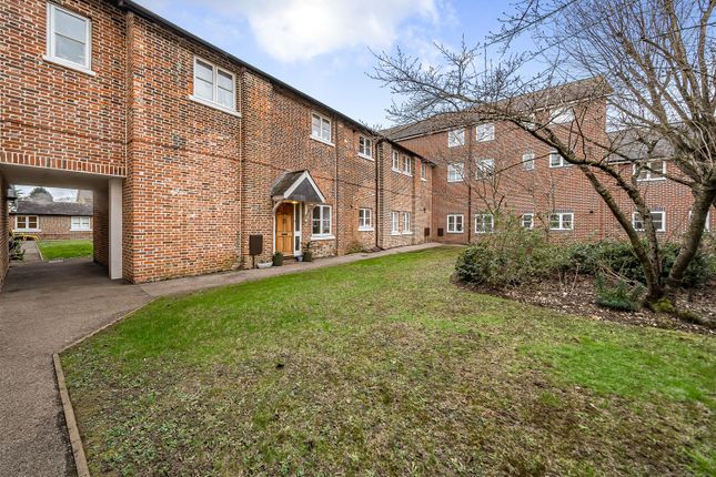 Flat for sale in Cardinal Mews, Vestry Close, Andover
