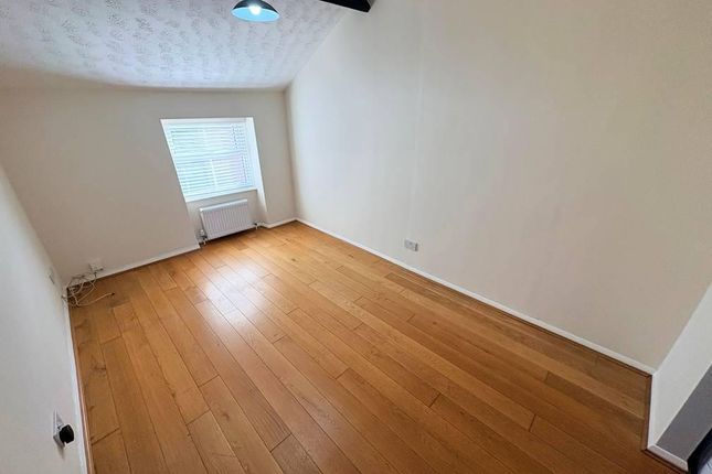 18a, Berrells Court, Olney photo 3