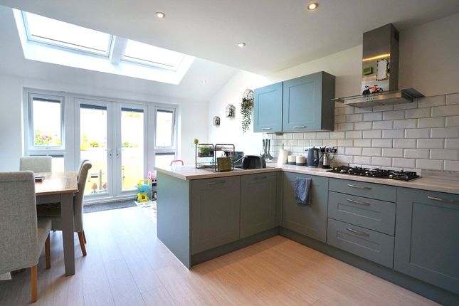 5, Serenity Close, Wakefield photo 3