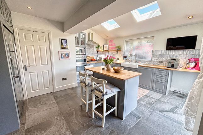 5 Rogers Lane, Bridgend photo 3