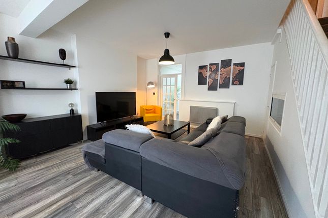 2 Hill View, Bridgend photo 5