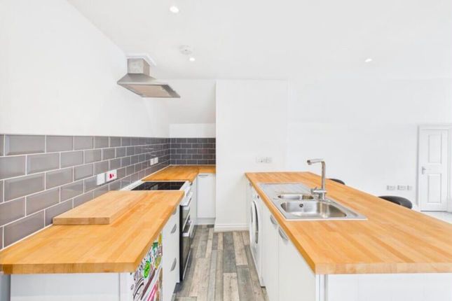 Flat 7, 2 Market Place, St. Columb photo 4