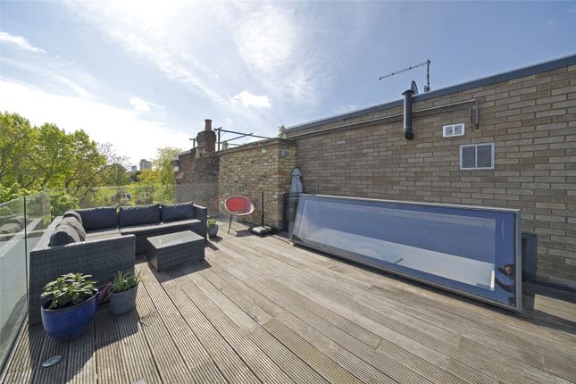 Flat for sale in Wandsworth Road, London