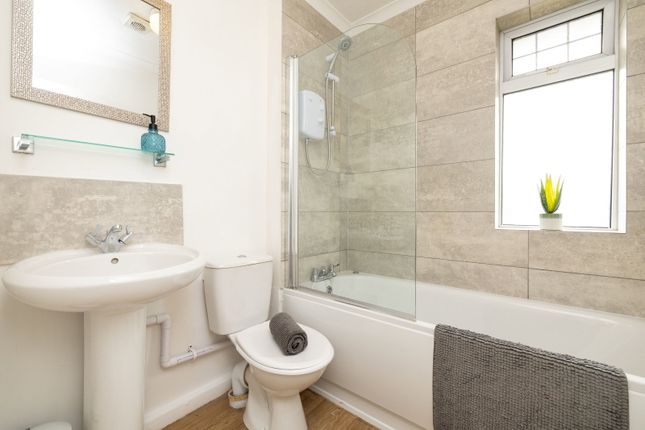 82, Westlea Road, Leamington Spa photo 4