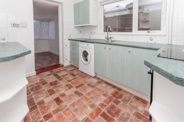 28, The Headlands, Wellingborough photo 3