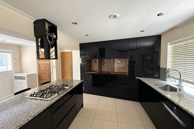 25, Whitegate Gardens, Harrow photo 5